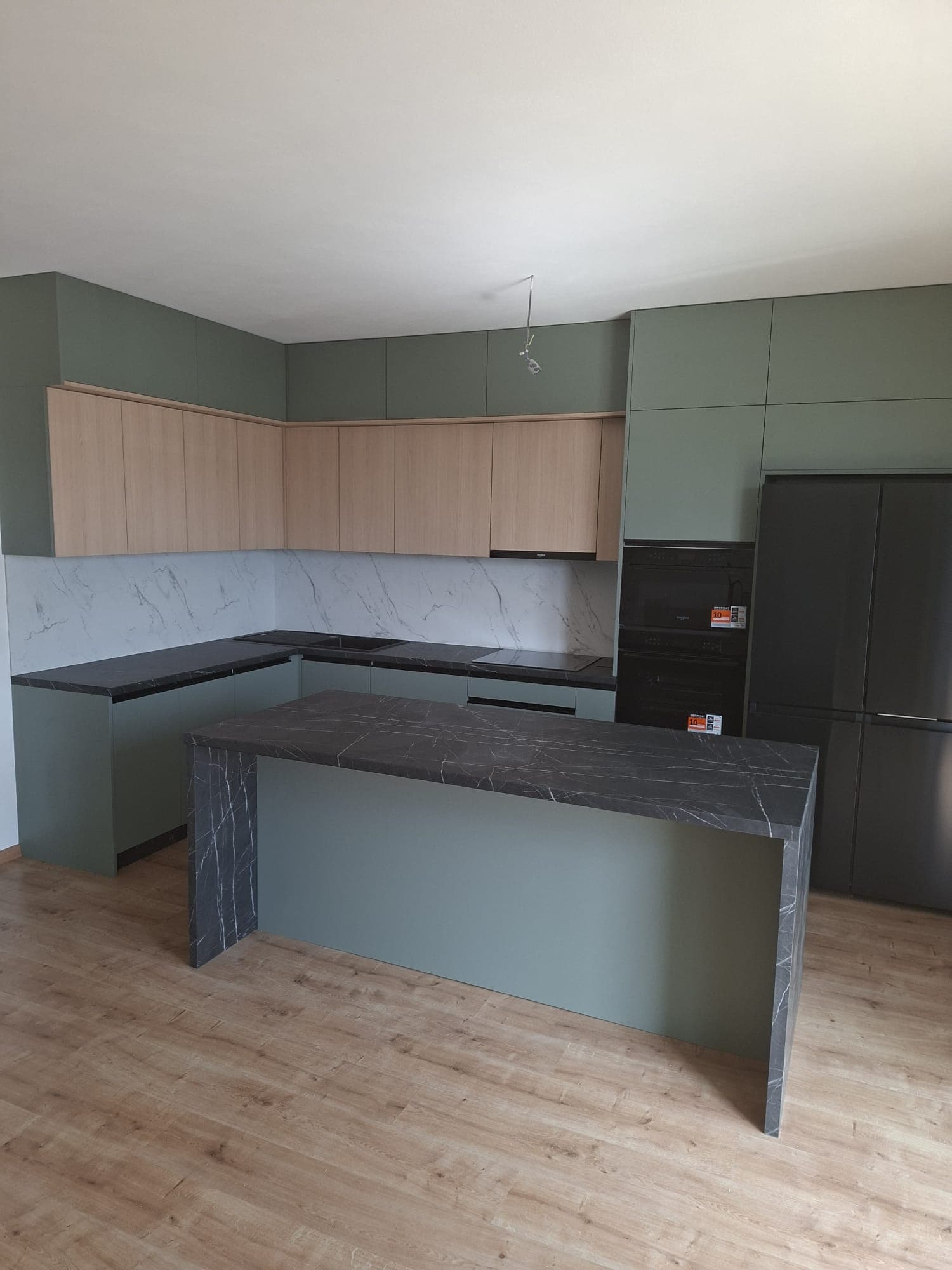 Moderná kuchyňa na mieru